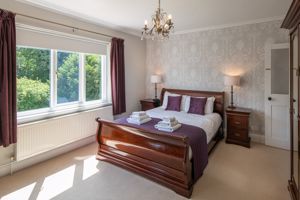 Guest bedroom with en suite- click for photo gallery
